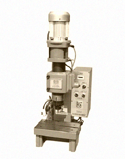 氣壓鉚接機(jī)在使用時(shí)要注意哪些事項(xiàng)？