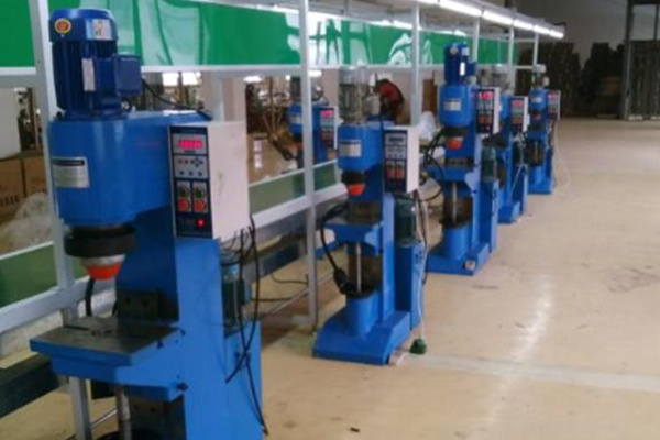 無(wú)鉚釘鉚接機(jī)廠家不會(huì)選？建議這樣選！ 圖2