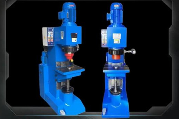 鉚頭不轉(zhuǎn)？可能使用的是徑向鉚接機！ 圖2